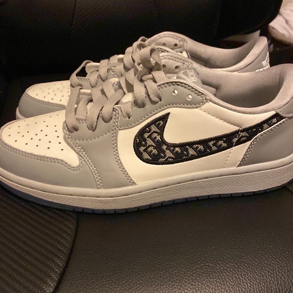 Selling Dior ones worn 2x - Picture 4 of 7